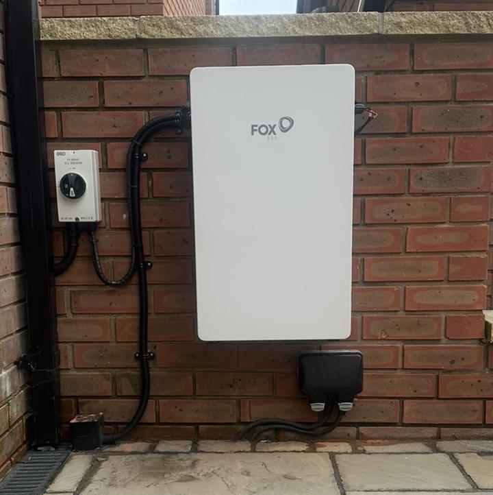 Wall-mounted battery storage unit